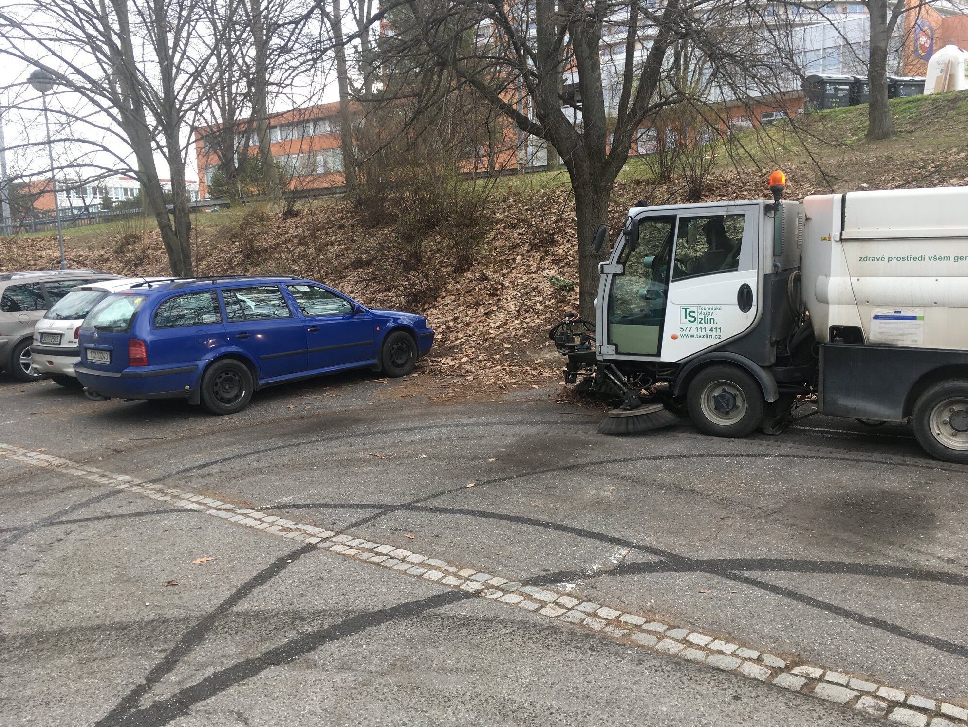 Blokové čištění ulic se vrací. Pomůže čistšímu Zlínu – stačí přeparkovat